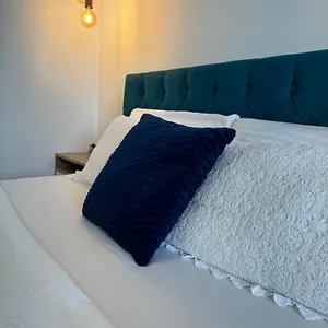 https://apt-elegant.hotels-in-tirana.com