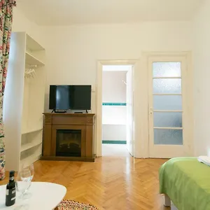 https://bright-studio-in-the-heart-of-the-city-with-netflix.bucharesthotelsnow.com